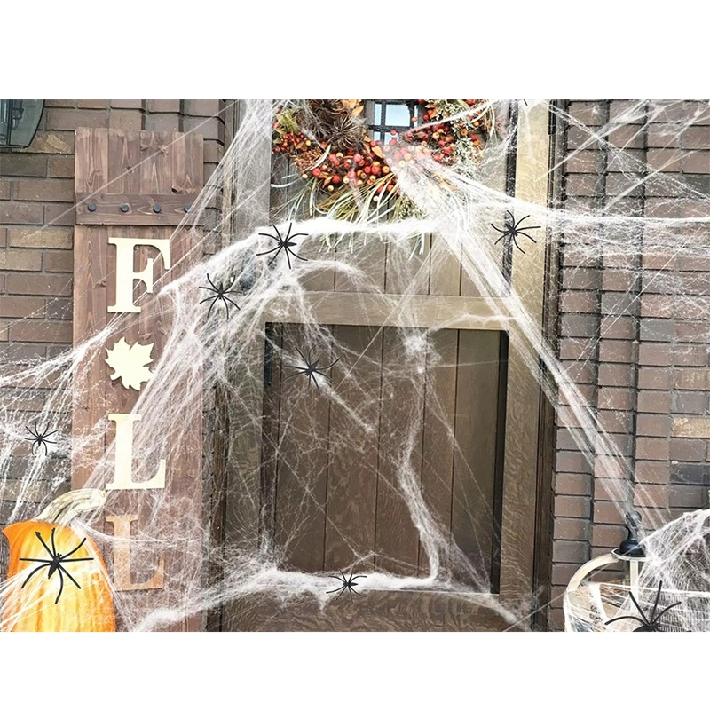 Umelá pavučina s 2 pavúkmi – naťahovacia dekorácia na Halloween